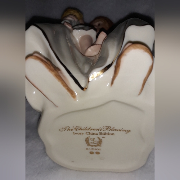 Lenox THE CHILDREN'S BLESSING Figurine Jesus With Boy & Girl Box included - Picture 10 of 12